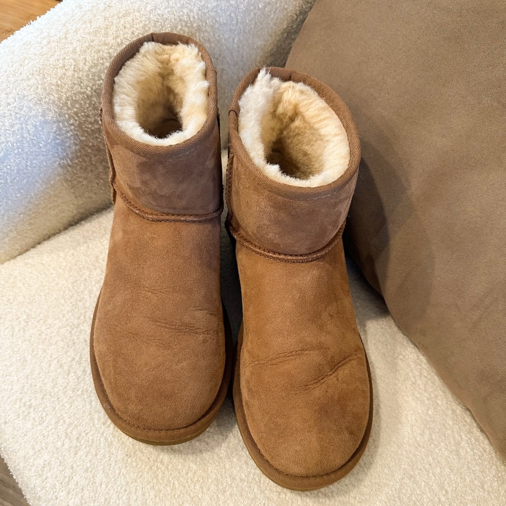 UGG Classic Mini Boots - Picture 6 of 6